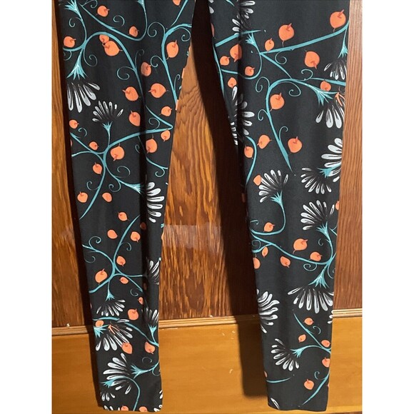 Lularoe One Size Fruit Botanicals Black Blue Leggings - Picture 4 of 7